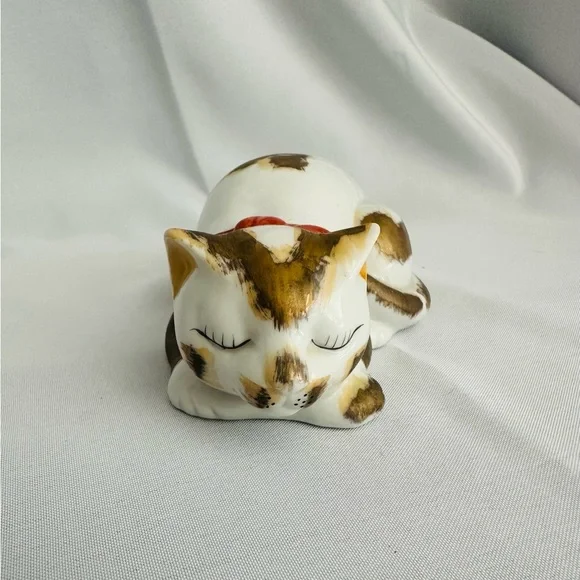 Kutani Nemuri-neko Sleeping Cat Figurine Porcelain Japanese Hand Painted - Picture 3 of 6